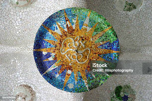 Parco Guell Di Barcellona Di Gaudí Piastrelle Di Design - Fotografie stock e altre immagini di Barcellona - Spagna