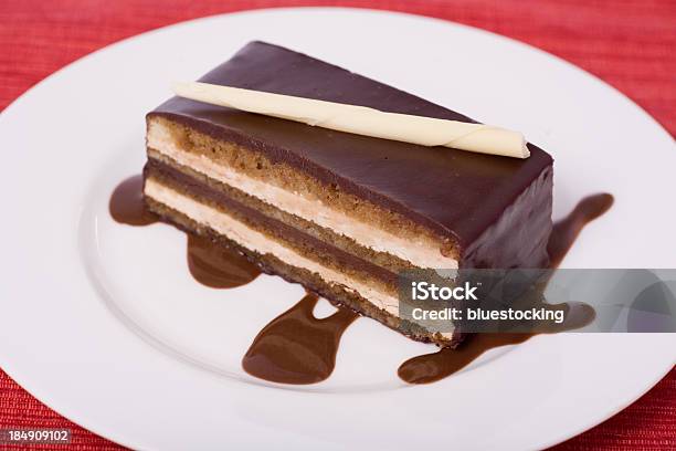 Torta Al Cioccolato - Fotografie stock e altre immagini di Alimentazione non salutare - Alimentazione non salutare, Cibi e bevande, Cibo da asporto