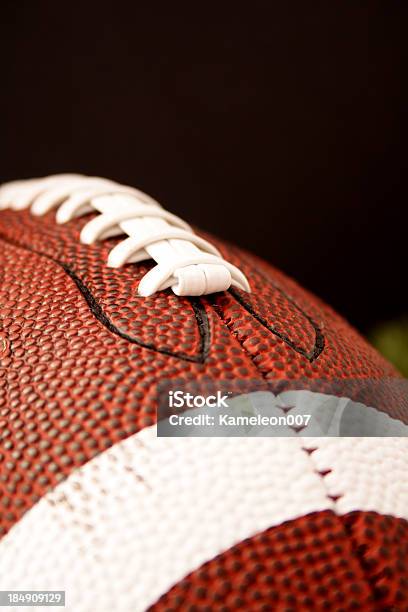 Fußball In Schwarz Stockfoto und mehr Bilder von Amerikanischer Football - Amerikanischer Football, Bewegungsunschärfe, Bildschärfe