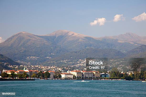 Lago Lugano La Ciudad En Suiza Foto de stock y más banco de imágenes de Agua - Agua, Aire libre, Alpes Europeos