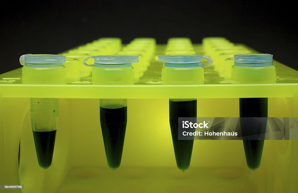 Tubo negro de ciencias - Foto de stock de ADN libre de derechos