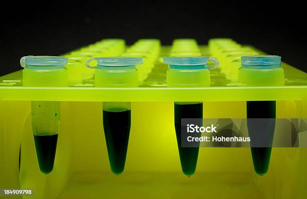 Tubo Negro De Ciencias Foto de stock y más banco de imágenes de ADN - ADN, Asistencia sanitaria y medicina, Bacteria