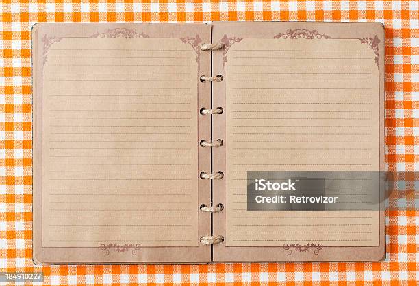 Velho Caderno Em Laranja Tableclot - Fotografias de stock e mais imagens de Figura para recortar - Figura para recortar, Espaço Vazio, Livro de Receitas