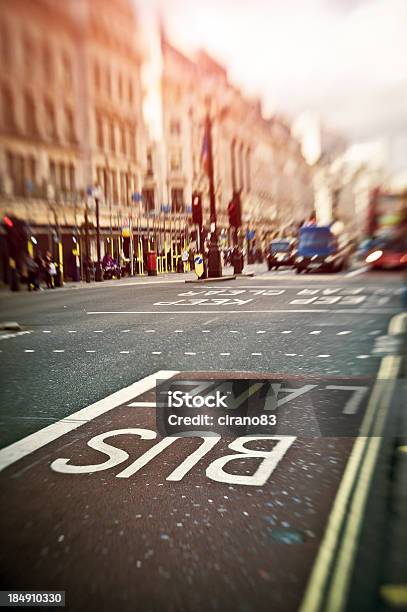 Regent Street A Londra Segnaletica Stradale Regno Unito - Fotografie stock e altre immagini di Corsia preferenziale