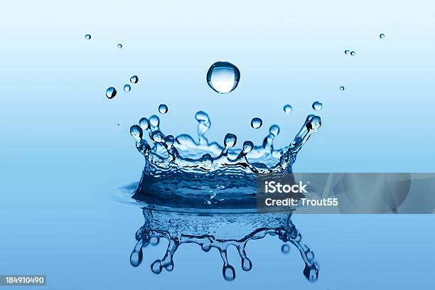 Agua Splash Foto de stock y más banco de imágenes de Líquido - Líquido, Superficie del agua, Agua