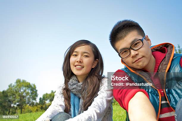 Młodzi Przyjaciele Spędzać Czas Razem - zdjęcia stockowe i więcej obrazów Adolescencja - Adolescencja, Azja, Azjaci