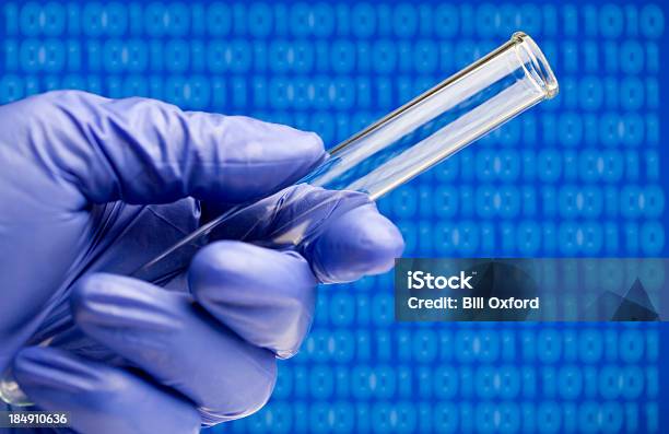 Biotech Binärcode Stockfoto und mehr Bilder von Medikament - Medikament, Computer, Virtuelle Realität