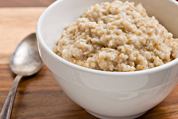 istock Bowl Of Oatmeal 184911190