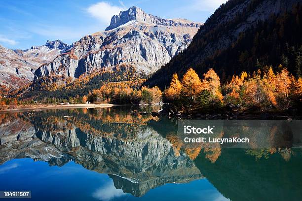 Herbst Im Mountain Lake Stockfoto und mehr Bilder von Alpen - Alpen, Baum, Berg