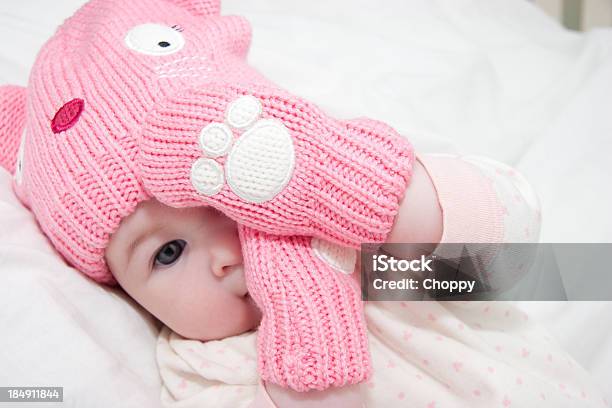 Schüchtern Baby Stockfoto und mehr Bilder von Baby - Baby, Bett, Blaue Augen
