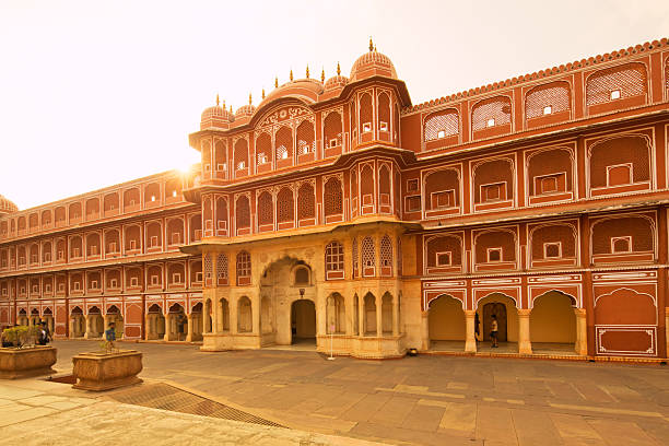 дворец в индии - jaipur amber fort column amber palace стоковые фото и изображения