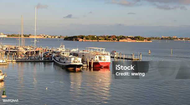 Foto de Barcos Em Veneza Marina e mais fotos de stock de A Giudecca - A Giudecca, Baía, Destino turístico