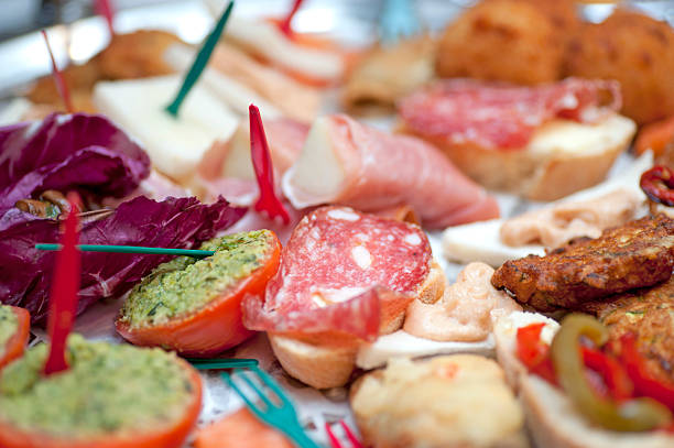 istock buffet fried catering finger-food 184912457