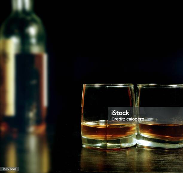 Dos Copas Foto de stock y más banco de imágenes de Cultura irlandesa - Cultura irlandesa, Whisky, Adicción