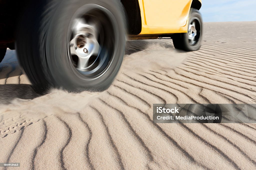 Вождение на песок - Стоковые фото Пустыня роялти-фри
