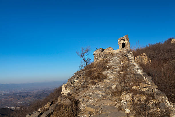 istock Run-down of the Great Wall beacon tower 184913482