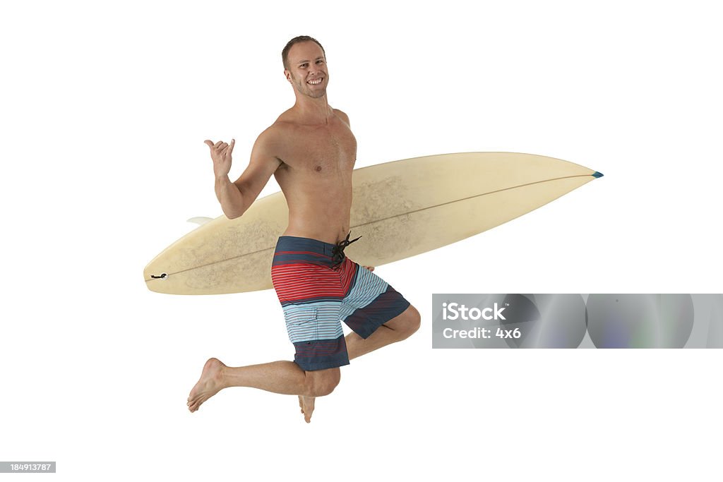 Homem pulando com uma prancha de surfe - Foto de stock de 30 Anos royalty-free
