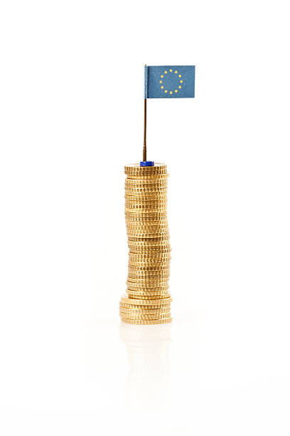 pilha de moedas com uma bandeira da união europeia - european union coin european union currency coin isolated objects imagens e fotografias de stock