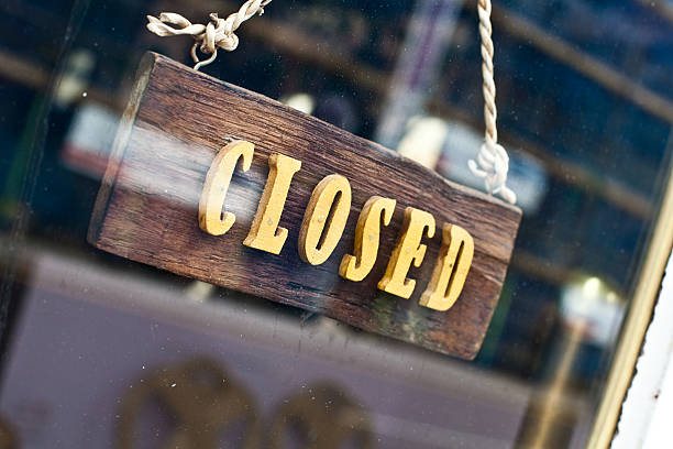 istock Shop Closed Sign in UK 184914109