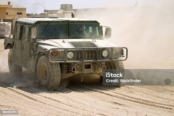 Hmmwv - zdjęcia stockowe i więcej obrazów Wojskowy pojazd lądowy - Wojskowy pojazd lądowy, Humvee, Wojsko