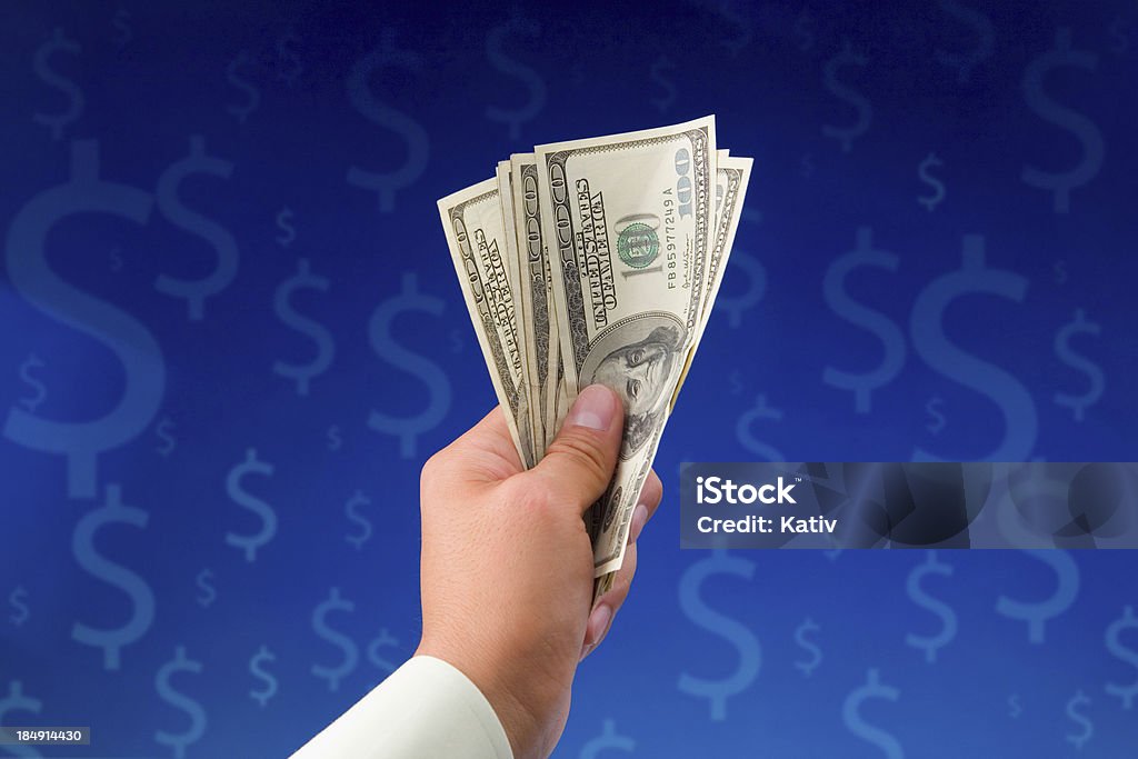 Con banconote da cento dollari - Foto stock royalty-free di Adulto