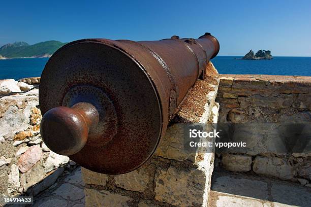 Old Pirata Cannon Foto de stock y más banco de imágenes de Agresión - Agresión, Aire libre, Anticuado