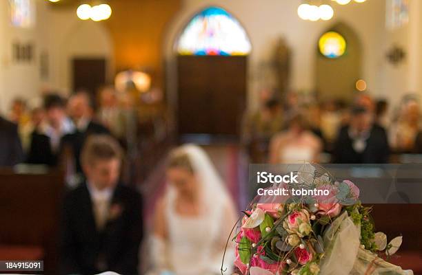 Na Cerimónia De Casamento - Fotografias de stock e mais imagens de Adulto - Adulto, Bouquet, Branco