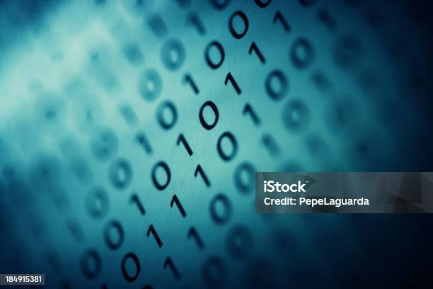 Binärcode Stockfoto und mehr Bilder von Binärcode - Binärcode, Blau, Bytes