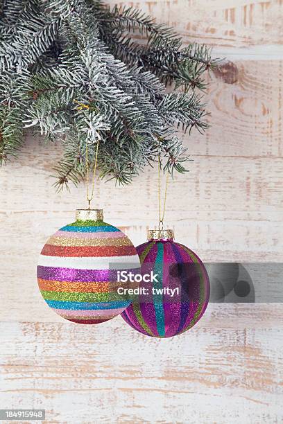 Weihnachtsbaum Und Christbaumkugel Stockfoto und mehr Bilder von Baum - Baum, Bildhintergrund, Bunt - Farbton