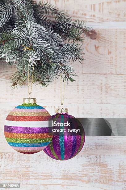Árvore De Natal E Bauble - Fotografias de stock e mais imagens de Bola de Árvore de Natal - Bola de Árvore de Natal, Colorido, Comemoração - Evento