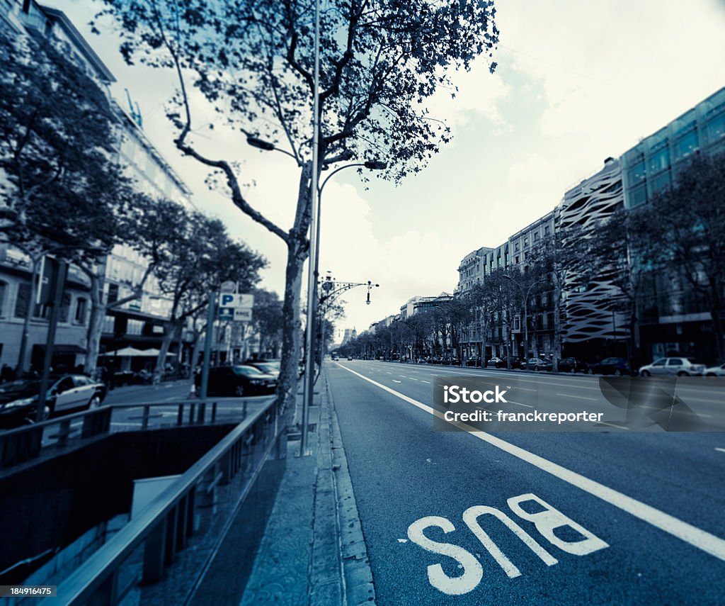 Barcelona vista para a rua de Passeig de Gracia, - Foto de stock de Barcelona - Espanha royalty-free