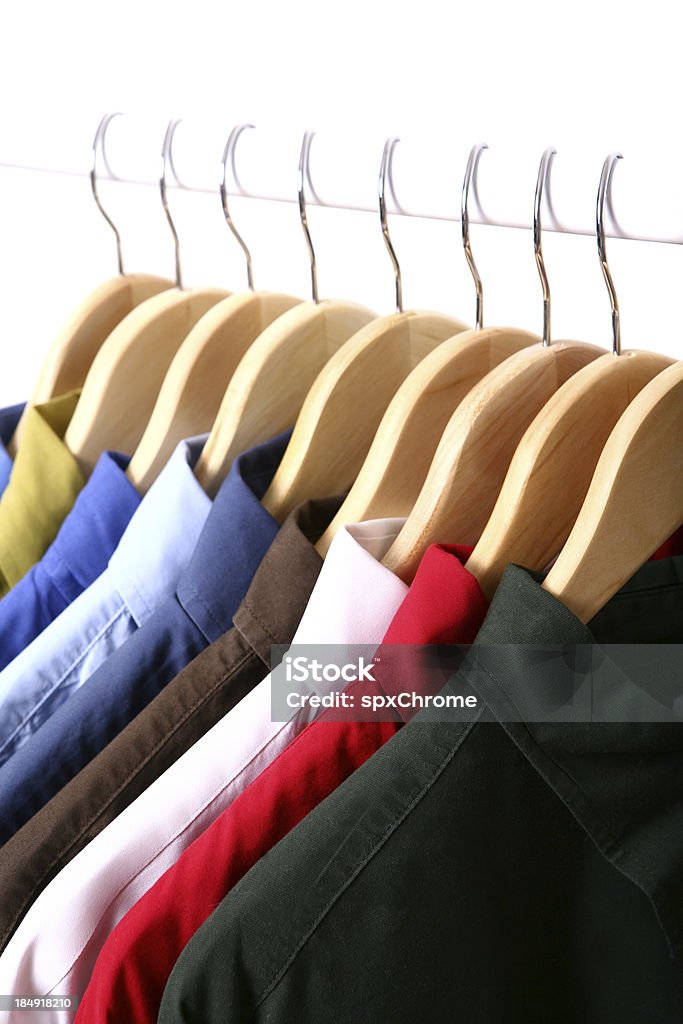 Vestiti su una gruccia - Foto stock royalty-free di Abbigliamento