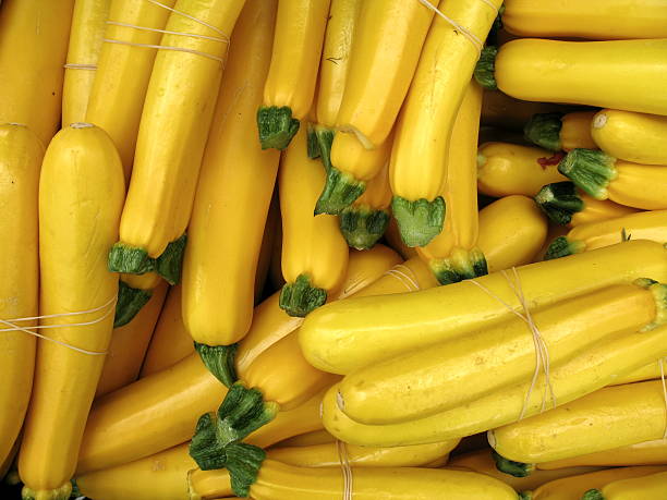 istock Yellow squash at the farmers market 184918372
