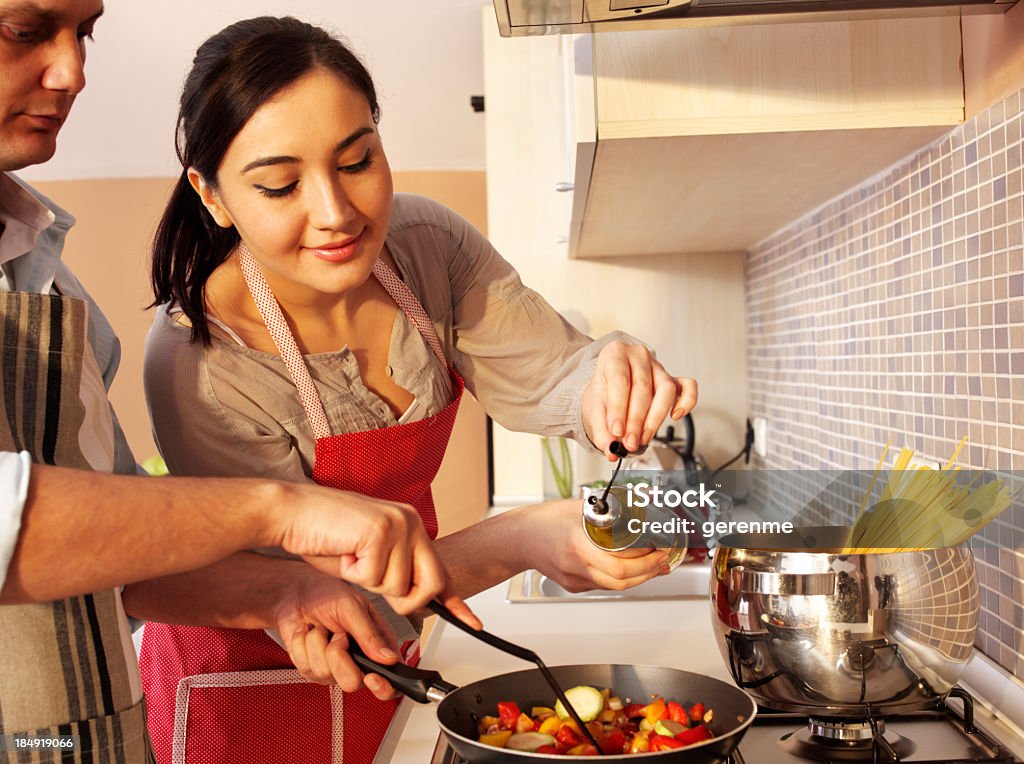 Paar In der Küche - Lizenzfrei Garkochen Stock-Foto