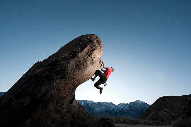 rock wspinaczka - mountain climbing rock climbing motivation awe zdjęcia i obrazy z banku zdjęć