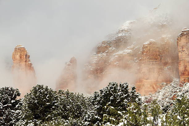 istock Snow Red Rock Fog Mountain 184919909