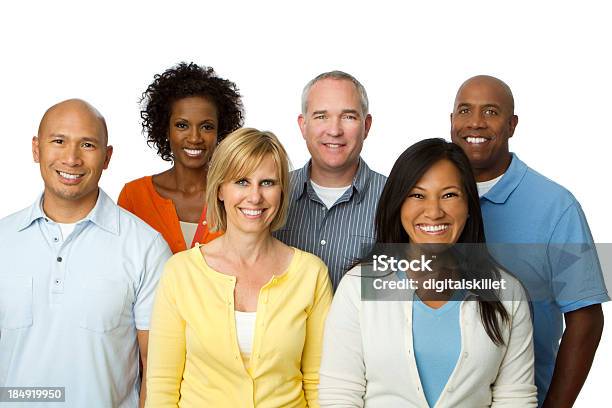 Gruppo Eterogeneo Di Persone - Fotografie stock e altre immagini di Gruppo di persone - Gruppo di persone, Gruppo multietnico, Adulto