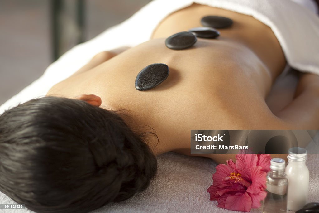Massagem no spa pedra quente - Royalty-free Adulto Foto de stock