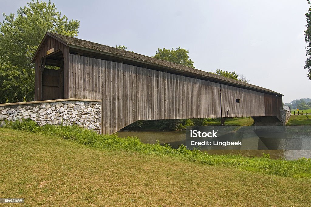 Ponte Coberta em Amish Condado - Royalty-free Estrada Foto de stock