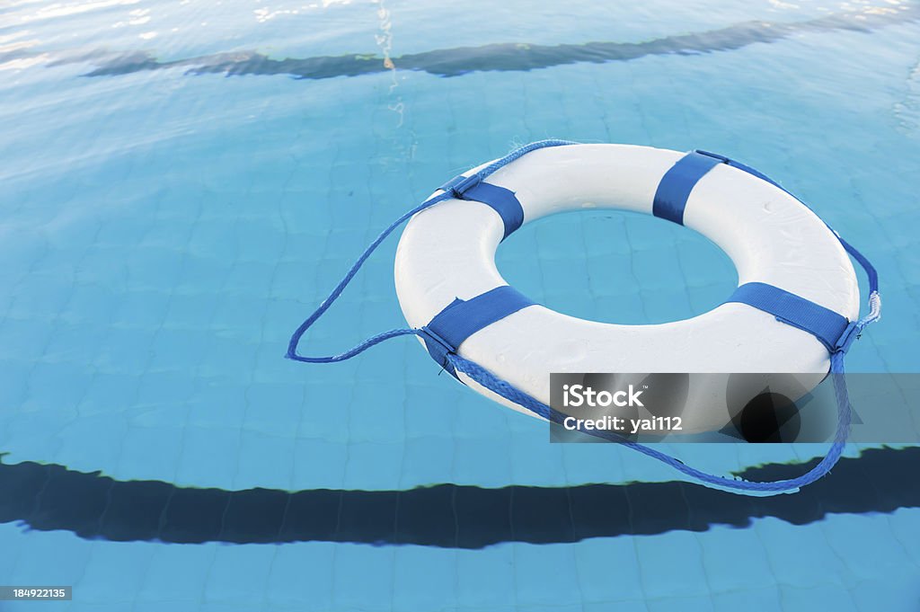 Rettungsring zu - Lizenzfrei Schwimmbecken Stock-Foto