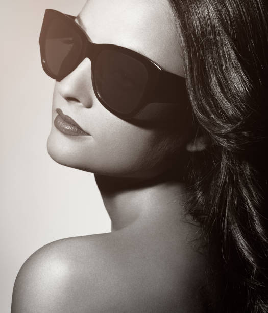 istock Woman wearing sunglasses 184922250