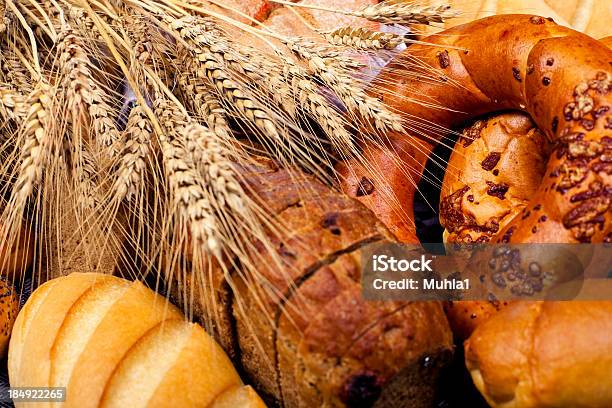 Piekarnia - zdjęcia stockowe i więcej obrazów Bagietka - Pieczywo - Bagietka - Pieczywo, Biały, Bochenek chleba