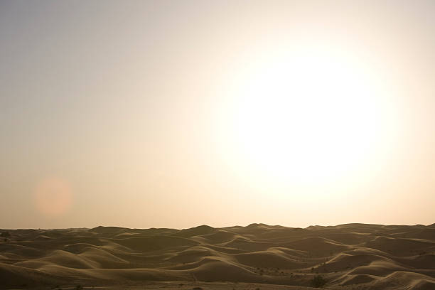 desert winde - fog desert arabia sunset stock-fotos und bilder