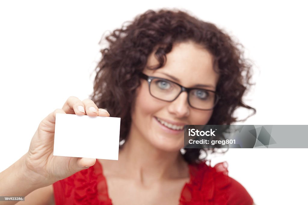 Красивая женщина держит пустой карты XXXL - Стоковые фото Поздравительная открытка роялти-фри