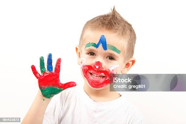 Chłopiec Zabawy Z Farby Xxxl Palec - zdjęcia stockowe i więcej obrazów 4 - 5 lat - 4 - 5 lat, Chłopcy, Czerwony
