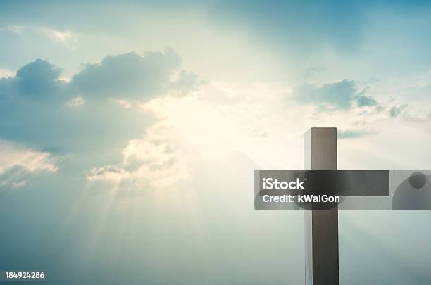 Foto de Cristianismo e mais fotos de stock de Cruz - Objeto religioso - Cruz - Objeto religioso, Cruz - Forma, Religião