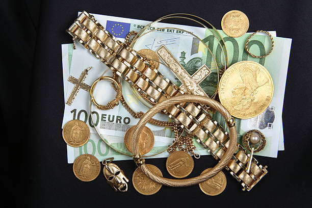 istock Gold and Euro 184924306