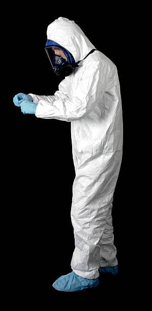 alça com cuidado - radiation protection suit toxic waste protective suit cleaning - fotografias e filmes do acervo