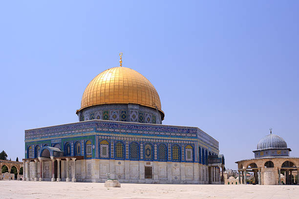 Al - Aksa, Dome of the Rock, Jerusalem The Dome of the Rock is an Islamic shrine which houses the Foundation Stone, the holiest spot in Judaism, and is a major landmark located on the Temple Mound in Jerusalem.  al aksa stock pictures, royalty-free photos & images