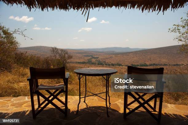 Serengeti Safari Lodge De Tanzania África Foto de stock y más banco de imágenes de Cabaña de madera - Cabaña de madera, Safari, Mesa - Mueble